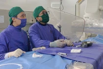 Rong kinh kéo dài người phụ nữ 30 tuổi bị thông động tĩnh mạch hiếm gặp