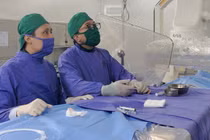 Rong kinh kéo dài người phụ nữ 30 tuổi bị thông động tĩnh mạch hiếm gặp