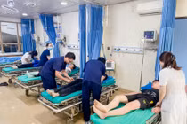 4 học sinh nhập viện cấp cứu do bị ong đốt