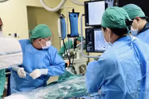 Cứu sản phụ bánh nhau xuyên qua thành tử cung, xâm lấn các cơ quan