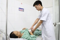 Hy hữu, người bệnh cùng lúc bị sỏi mật, giun gây tắc ống mật