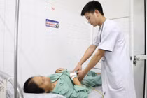 Hy hữu, người bệnh cùng lúc bị sỏi mật, giun gây tắc ống mật