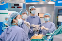 Cắt dạ dày hình ống chữa béo phì và hàng loạt bệnh cho cô gái 113 kg