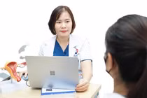 20 tuổi chưa xuất hiện kinh nguyệt do rối loạn nội tiết sinh sản hiếm gặp