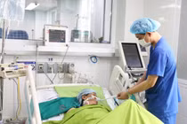 Người đàn ông 65 tuổi ngất xỉu khi làm ngoài đồng nắng