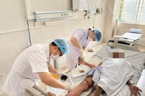 Nổ hồ quang điện người đàn ông Hà Nội bỏng nặng, hai chân cháy đen xém