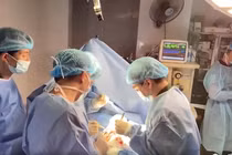 Hành trình giành giật sự sống nơi trùng khơi, ca mở ngực đầu tiên tại đảo