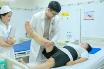 Mới 16 tuổi đã thoát vị nặng không thể sinh hoạt bình thường