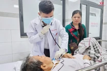 Cứu sống người phụ nữ U70 mang ống nội khí quản suốt 7 năm