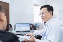 Bệnh di truyền bị bỏ sót ở chàng trai 20 năm khốn khổ vì vàng da, thiếu máu