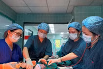 Cuộc chiến sinh tử cứu sản phụ rau cài răng lược xâm lấn