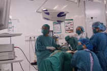 Cắt bỏ tử cung vì thiếu máu nặng do u xơ chảy máu