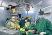 Cực kỳ hiếm gặp, bé trai 6 tháng tuổi mang u quái nặng 1,3 kg