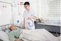 Chạy dưới trời nắng, 2 người đàn ông cô đặc máu, sốc nhiệt