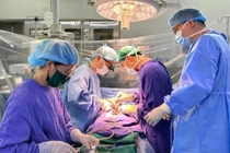 Thay van nhân tạo cứu hai người mắc bệnh van tim đe dọa tính mạng