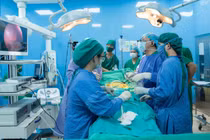 Phẫu thuật Nuss phục hồi lõm ngực miễn phí cho 10 thanh thiếu niên