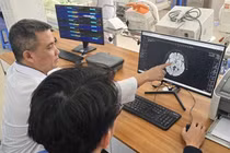 Chồng tử vong, vợ hôn mê vì đốt than sưởi ấm trong phòng kín