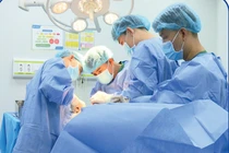 Nhiều lần thay khớp háng thất bại, bệnh nhân được điều trị thành công