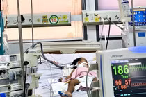 Dấu hiệu bệnh tay chân miệng không điển hình, bé 20 tháng tuổi nguy kịch