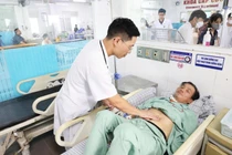 Mỗi ngày uống 300-500ml rượu, người đàn ông nguy kịch vì viêm tụy cấp