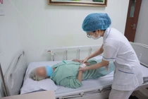 Đau bụng, chán ăn, cụ bà 90 tuổi viêm túi mật cấp nguy hiểm