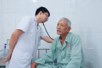 Cứu sống bệnh nhân ngừng tim ngay trước khi bước vào phòng chạy thận nhân tạo