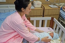 Thai phụ nhiều nguy cơ ở vết mổ cũ, u xơ và ngôi ngược