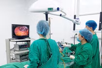 Cô gái 16 tuổi phải cắt buồng vì đau bụng đến bệnh viện muộn