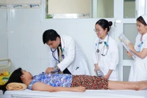 2 lần rơi vào sốc sốt xuất huyết, bé gái 12 tuổi nguy kịch