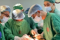 Phẫu thuật tối cấp, cứu người bệnh tụ máu ngoài màng tim do chấn thương