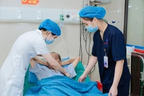 Khàn tiếng, ăn kém không ngờ vỡ u gan