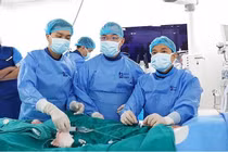 1 năm sau đột quỵ mới tìm được nguyên nhân do tồn tại lỗ bầu dục