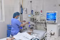 Hóc quả nhãn vào đường thở, trẻ 3 tuổi nguy kịch