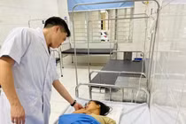 Người phụ nữ 37 tuổi chấn thương sọ não do cây đổ trong mưa bão