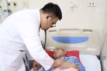 Thanh niên 17 tuổi hôn mê 19 ngày do u não được cứu sống ngoạn mục