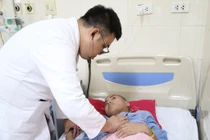 Thanh niên 17 tuổi hôn mê 19 ngày do u não được cứu sống ngoạn mục