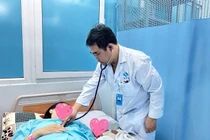 Cấp cứu kịp thời trường hợp sản phụ đẻ rơi tại nhà ở Quảng Ngãi