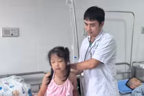 Chơi đùa ngày hè, trẻ 7 tuổi ngã tràn máu ổ bụng, dập thận