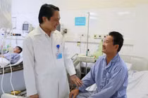 Cứu bệnh nhân Trung Quốc xẹp phổi, suy hô hấp thoát cửa tử