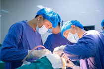 Nghẹn, khó thở đi khám không ngờ bướu giáp thòng trung thất