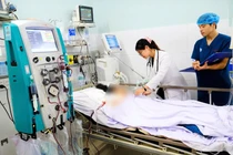 Sốt cao, đau hông lưng người phụ nữ ngừng tim do sốc nhiễm trùng nặng