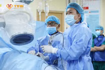 Bất tỉnh vào viện, cụ ông 71 tuổi bị sỏi to 4cm ở bể thận trái gây ứ nước