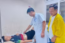 Đau bụng quanh rốn, hai trẻ nhập viện vì xương lợn đâm thủng ruột