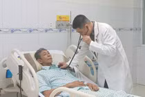 Khám sức khỏe định kỳ, người đàn ông phát hiện kén khí phổi khổng lồ