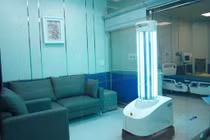 Bệnh viện đầu tiên trang bị hệ thống robot khử khuẩn công nghệ mới bằng UV