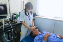 Người đàn ông 68 tuổi chảy máu mũi ồ ạt đe dọa tính mạng 