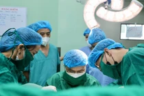 Phát hiện 2 bé gái 10 tuổi có hai tử cung, 1 quả thận