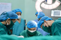 Phát hiện 2 bé gái 10 tuổi có hai tử cung, 1 quả thận