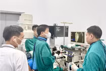 Lấy sỏi 3 cm trong ống mật chủ cho cụ bà 94 tuổi