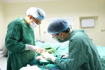 Xử lý thành công ca đứt rời ngón tay do máy xay thịt